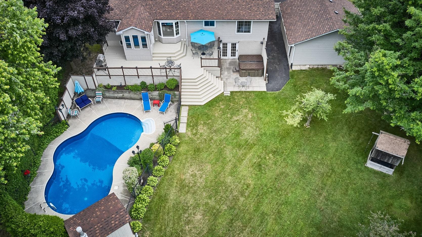 Home with a pool in Pickering, Ontario